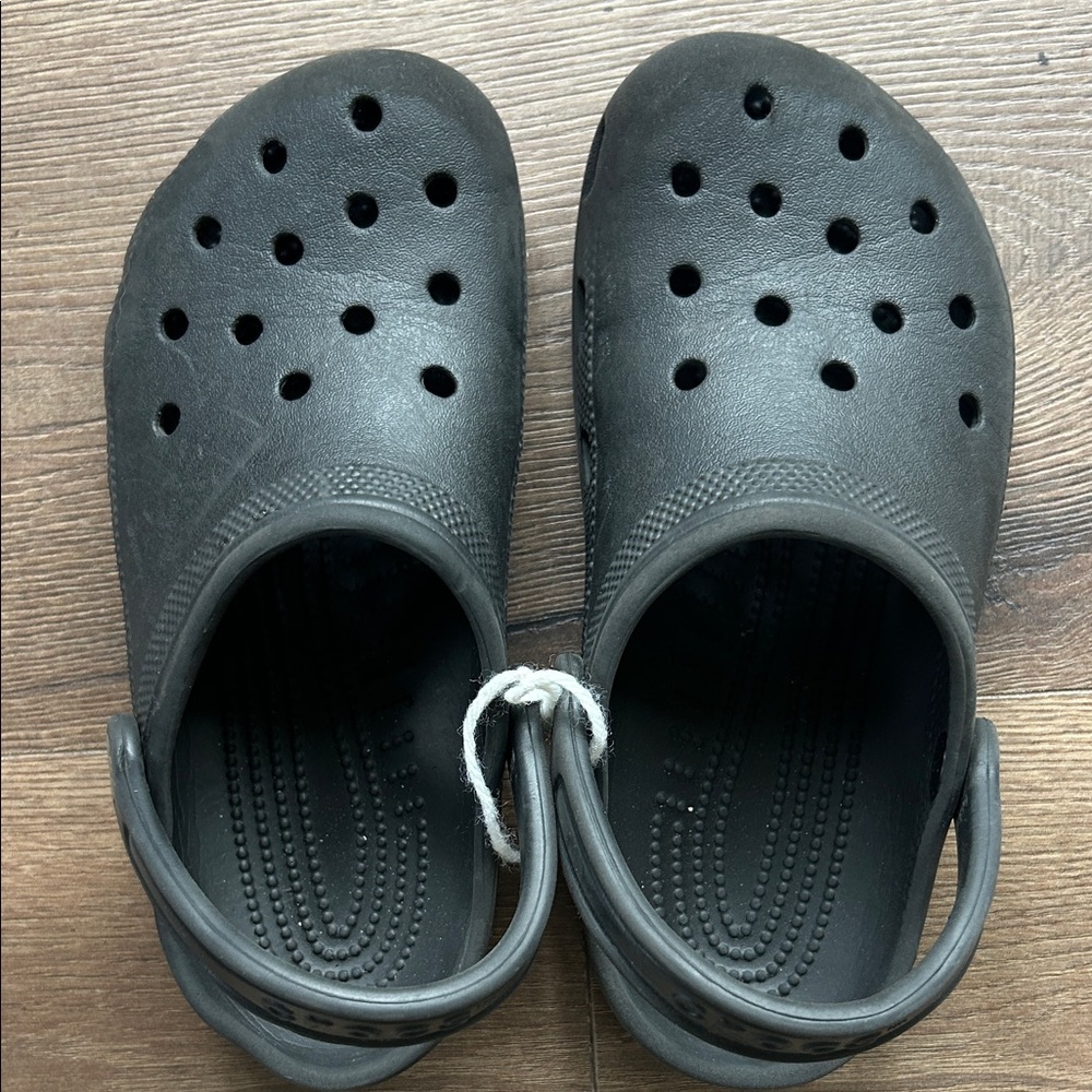 CROCS Classic Clog in Black ! Size 6